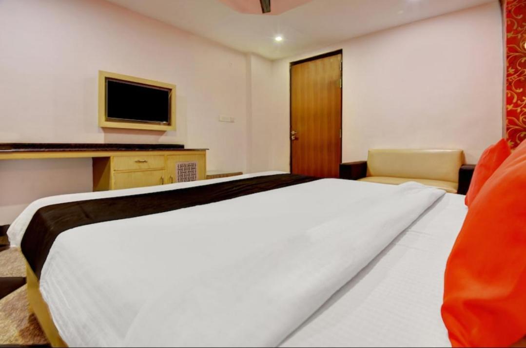 Citi Club Hotel Канпур Екстериор снимка