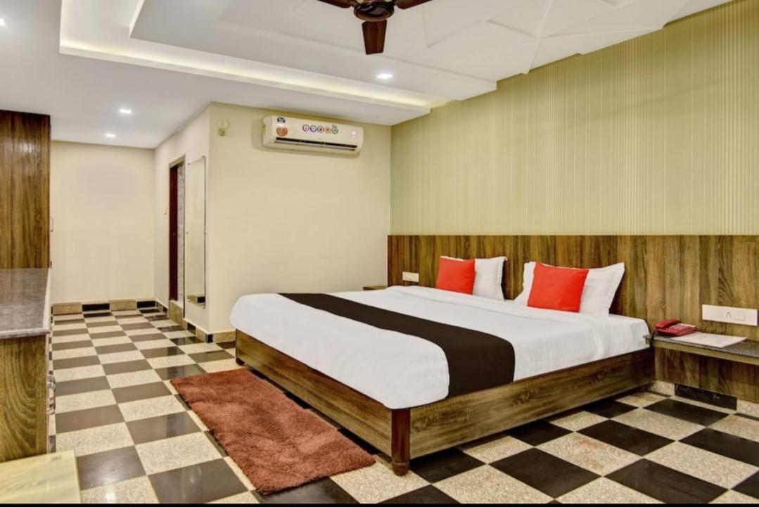 Citi Club Hotel Канпур Екстериор снимка